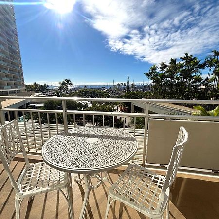 Ilikai Apt 308 - Spacious Studio With Stunning Ocean & Harbor Views 호놀룰루 외부 사진
