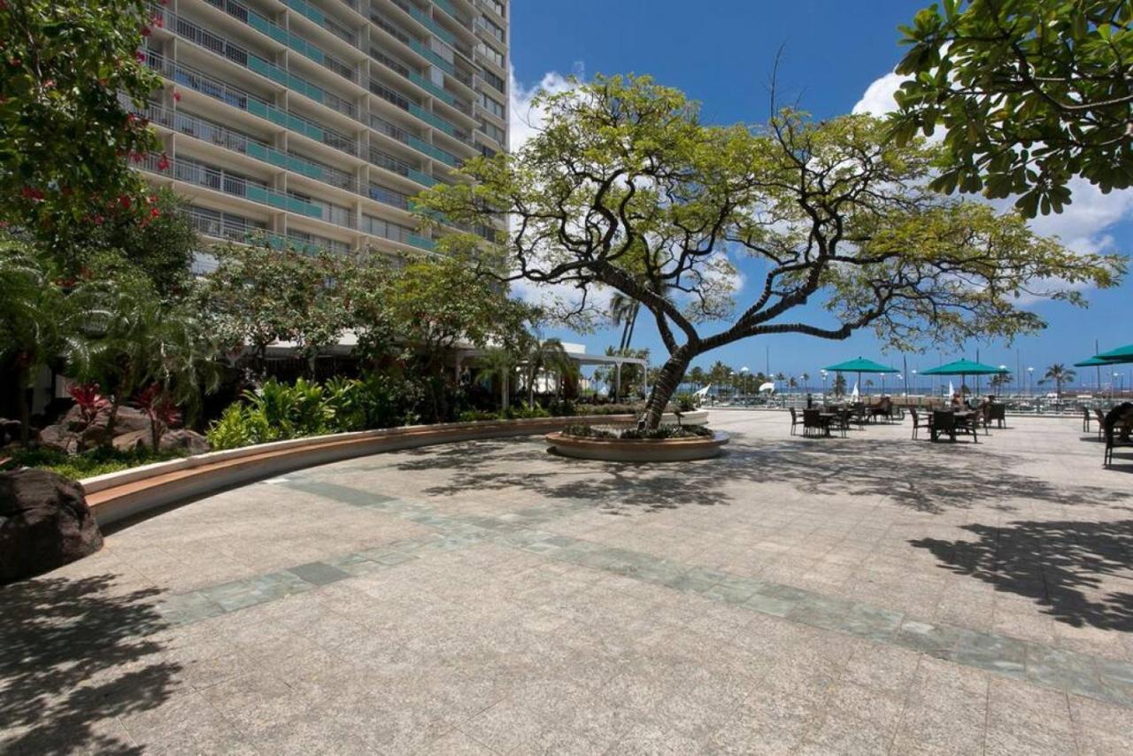 Ilikai Apt 308 - Spacious Studio With Stunning Ocean & Harbor Views 호놀룰루 외부 사진